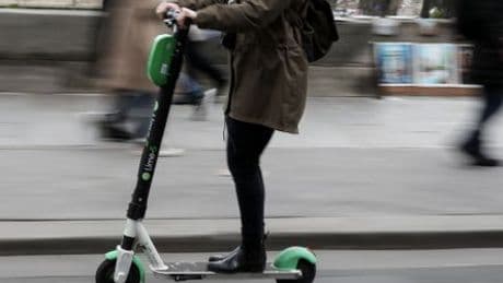 Prozess in Australien: Rucksacktouristin gesteht tödlichen E-Scooter-Unfall unter Alkoholeinfluss