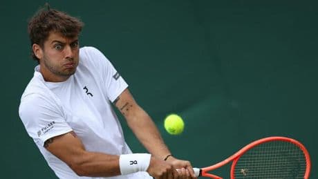 Cobolli in campo contro Cilic: la diretta di Wimbledon. Chi è il tennista italiano e dove vedere il match