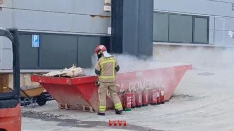 Continúan monitorizándose las emisiones del incendio tóxico de Vilanova