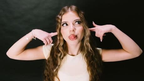 Celine Celebs - Deutsche Teenie-Rapperin geht weltweit viral