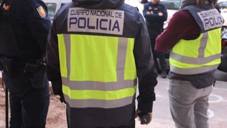 Detenida en Palma una mujer que se casó con un anciano, lo encerró en casa y le robó más de medio millón de euros