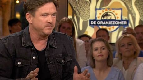 Johnny de Mol blijft overeind in kijkcijferoorlog late avond talkshows: ’Stroeve uitzending’