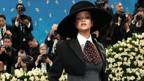 Tüm hayranların gözü oraya kilitlendi! Rihanna Met Gala’da açıkladı: Üçüncü kez…