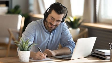 Un único examen para ser funcionario, miles modos de prepararlo: así entrena la IA la mente de los opositores