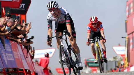 Almeida wint loodzware Vuelta-rit op 'beest van Asturië', Vingegaard blijft leider