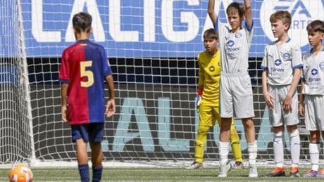 Pincel y martillo: así es Jaume Casanovas, el crack del Barça que va a entrenar en taxi
