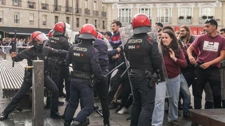Tres detenidos por la Ertzaintza en la acampada desplegada por GKS en Vitoria para exigir su txosna en fiestas