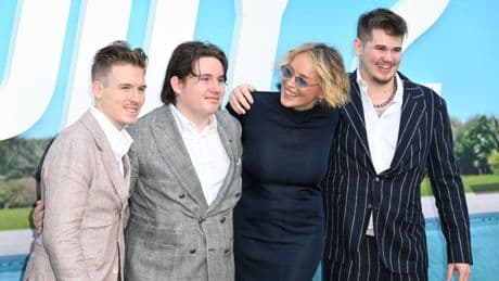 Sharon Stone: Sie strahlt mit ihren Söhnen um die Wette