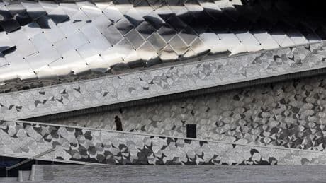 La Philharmonie de Paris donne des concerts debout pour attirer les jeunes