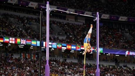 Duplantis, oro y récord del mundo con 6,30 metros: y al verle ascender, parece fácil