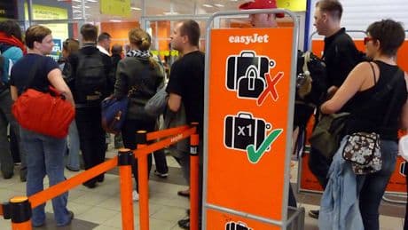 Prämien fürs Erwischen – Die neue Handgepäcks-Masche von Easyjet
