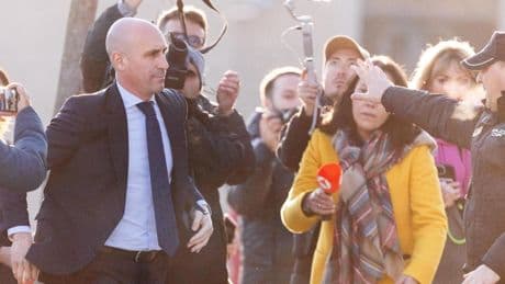 Confirman la multa de 10.800€ a Rubiales por su beso a Jenni: "No hay un derecho a besar ni servidumbre de ser besado"
