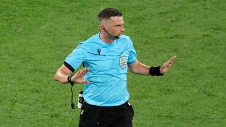 Türkiye - İspanya maçına İngiliz hakem!