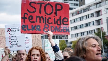 Praat mee: Moet de overheid meer doen om femicide tegen te gaan?