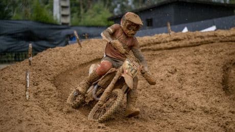 Rubén Fernández vuelve al podio en un MXGP de Portugal dominado por Lucas Coenen