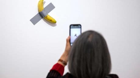 La banane la plus chère du monde dévorée au Centre Pompidou-Metz
