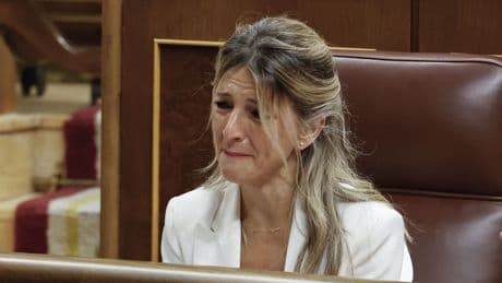 Yolanda Díaz rompe a llorar cuando Sánchez recuerda a su padre