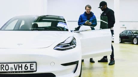 Tesla-Fahrern fehlt wichtiges Feature: Also bauen sie es einfach selbst