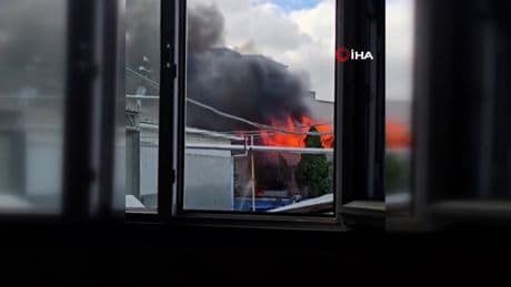 İstanbul'da oyuncak fabrikası bahçesinde yangın paniği!