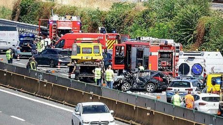 Incidente a Parma, auto contromano sulla tangenziale provoca lo schianto tra tre vetture: un morto e 2 feriti