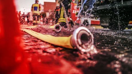 Gronau - Feuerwehr löscht brennende Kunststoffabfälle