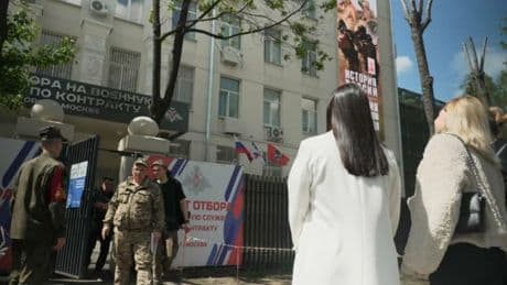 "Je me sens prêt à servir mon pays": à Moscou, l'armée russe appelle 160.000 hommes à s'engager