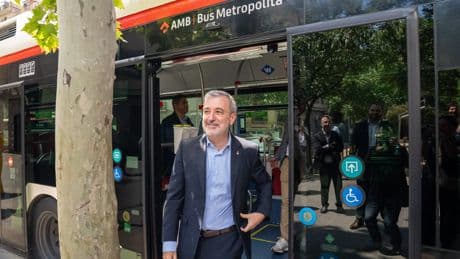 Collboni, en el estreno de la nueva línea de autobús exprés X3: &quot;Representa este Montjuïc más conectado&quot;