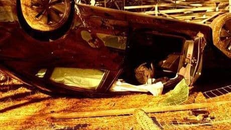 KENDİ KENDİNE GİDEN TESLA YOLDAN ÇIKTI: O ANLARIN GÖRÜNTÜLERİ