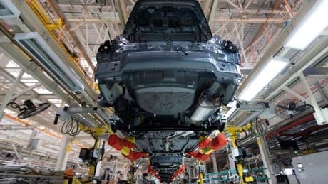 La producción y exportación de coches se recupera, pero los electrificados se quedan en el 9,5%
