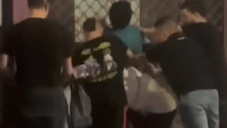 Vecinos de Santutxu retienen a un presunto ladrón que acaba arrestado por agredir a un policía