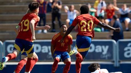 España Sub-16 brilla con seis jugadores culés y dos golazos 'made in' Barça