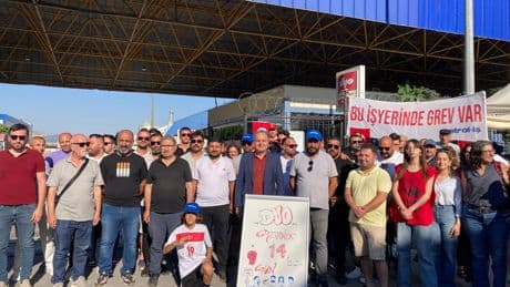 EMEP'li Bayhan’dan grevdeki DYO işçilerine ziyaret: ‘DYO'nun reklamlarının arkasındaki gerçekliği biliyoruz’