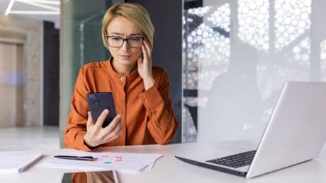 «Je suis parasitée toutes les 5 minutes» : ces salariés noyés sous une avalanche de notifications au quotidien