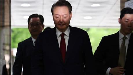En Corée du Sud, un tribunal émet un mandat d’arrêt contre l’ancien président Yoon Suk Yeol pour avoir imposé la loi martiale