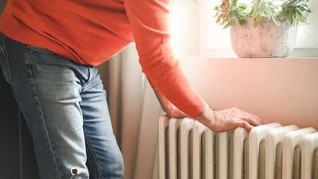 Weil sie "Knebelvertrag" nicht unterschreiben: Biogasbauer dreht Dorfbewohnern Heizung ab