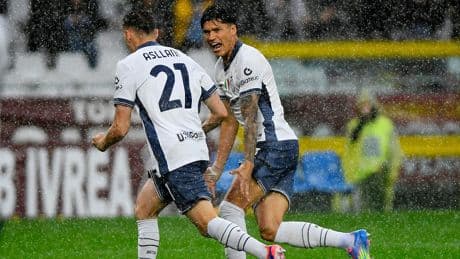 Inter, lider Napoli'yi takibini sürdürdü