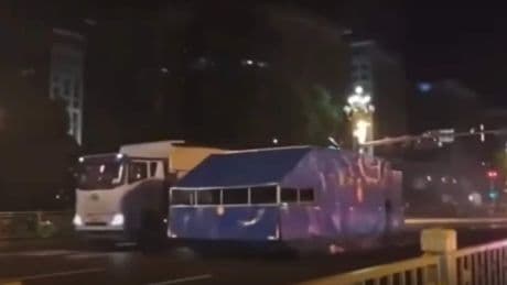 China tarnt Panzer als „Straßenprüffahrzeug“: Das steckt hinter der mysteriösen Maskerade