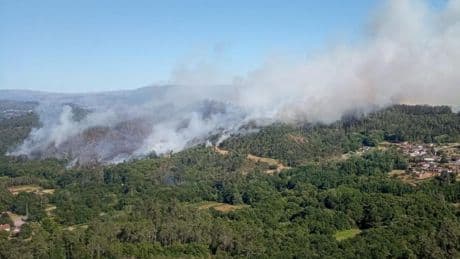 Decretada la situación 2 por un fuego cerca de las viviendas en Salvaterra do Miño