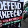 Controversiële poster van Ierse band Kneecap geweerd uit Londense metro