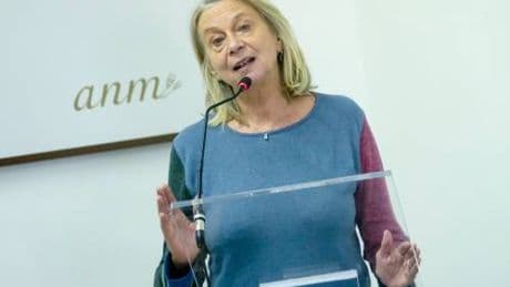 La toga rossa salva il violento espulso