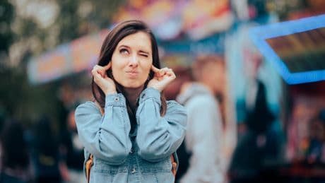 Pourquoi les femmes entendent plus fort que les hommes
