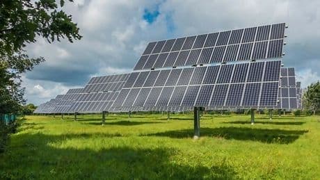 Energia elettrica a zero euro per sei ore il primo Maggio: perché e cosa è successo