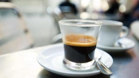 Estas personas deben dejar de tomar café de inmediato y para siempre según los médicos: hay miles de ellas en España