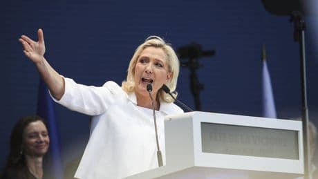 « Et tant pis si je ne pourrai pas me représenter » : Marine Le Pen prête à se « sacrifier » pour « l’alternance »