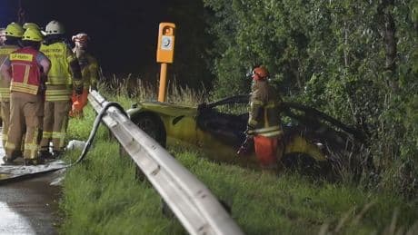 Starkregen verursacht tödlichen Unfall - Fahrer (22) verbrennt in seinem BMW