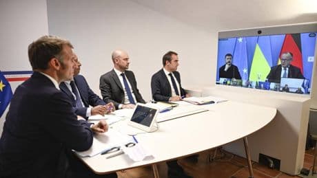 Ma Bruxelles insiste: "Kiev in Ue e Nato, niente veti russi". Volenterosi in campo