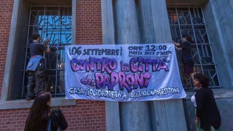 Pd, vip e Anpi al corteo del Leoncavallo: "Sinistra sempre dalla parte dell'illegalità"