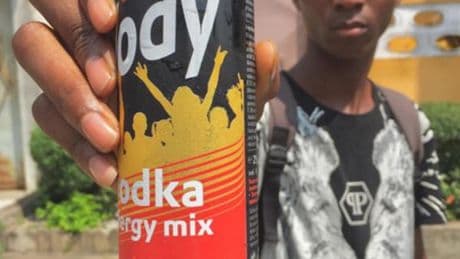 En Côte d’Ivoire, la dangereux succès de la boisson alcoolisée Vody
