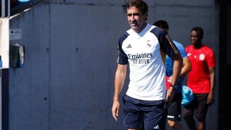 Raúl se despide del Real Madrid un día después del desembarco de Xabi Alonso