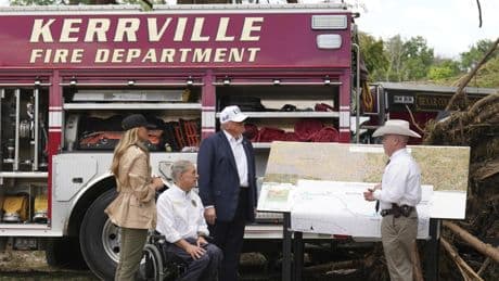 Donald Trump en el corazón del desastre de Texas y otras imágenes del día